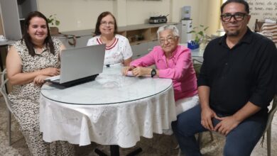 Amazan e sanfoneiros durante apresentação do Cortejo das Sanfonas no Centro Histórico de Areia, no Brejo Paraibano.