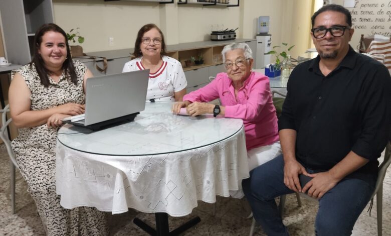 Amazan e sanfoneiros durante apresentação do Cortejo das Sanfonas no Centro Histórico de Areia, no Brejo Paraibano.