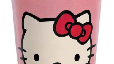 Milk Shake do Bob's com Copo Surpresa e mini pelúcia colecionável da Hello Kitty.