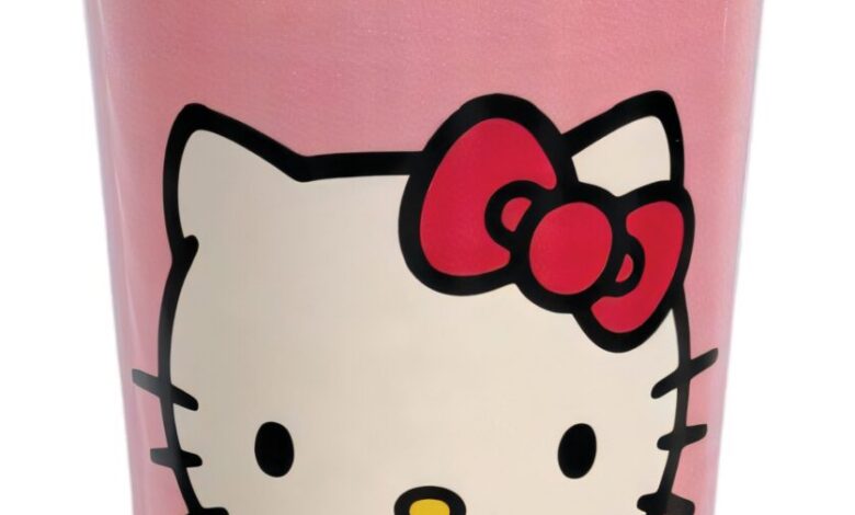 Milk Shake do Bob's com Copo Surpresa e mini pelúcia colecionável da Hello Kitty.