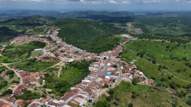 Praça Antônio Bento durante o Caminhos do Frio 2026 em Serraria, com shows, apresentações culturais e público participando da programação.