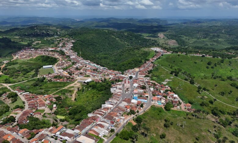 Praça Antônio Bento durante o Caminhos do Frio 2026 em Serraria, com shows, apresentações culturais e público participando da programação.