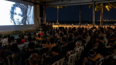Público acompanha sessão do Fest Aruanda durante o festival de cinema realizado em João Pessoa, na Paraíba.