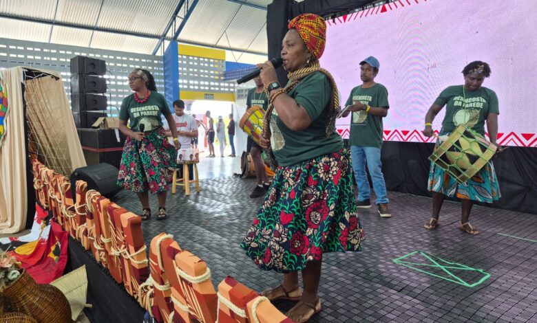 Representantes de comunidades quilombolas participam da programação no Quilombo Cruz da Menina, em Dona Inês.