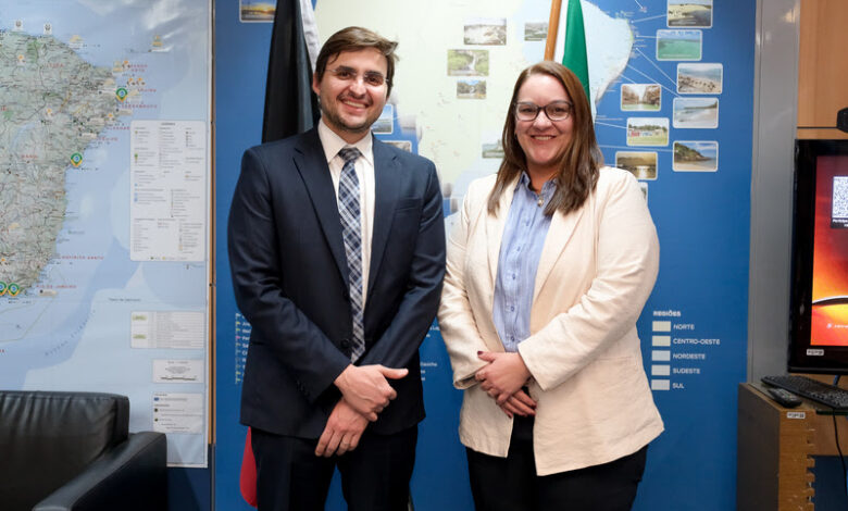 Representantes do Ministério do Turismo e do Governo de Sergipe durante reunião em Brasília para discutir o fortalecimento do turismo no estado.