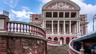 Fachada do Teatro Amazonas, em Manaus, reconhecido como Patrimônio Mundial da Unesco e um dos principais atrativos turísticos da Amazônia.