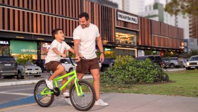 Famílias reunidas no Parahyba Mall durante a programação especial do Dia dos Pais, com opções de compras, gastronomia e música ao vivo em João Pessoa.