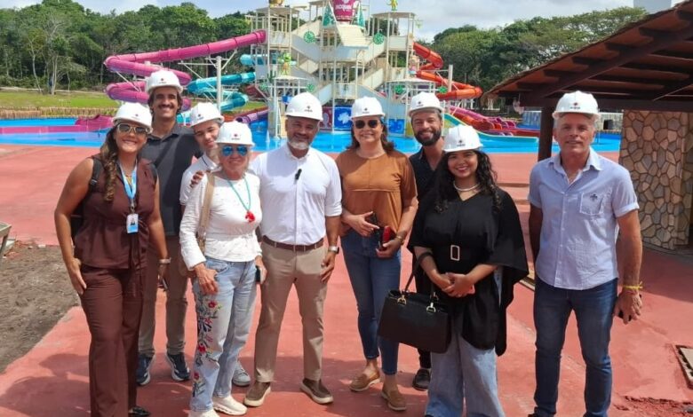 Grupo de jornalistas durante visita técnica ao Acquaí Park na fase de preparação para o soft opening
