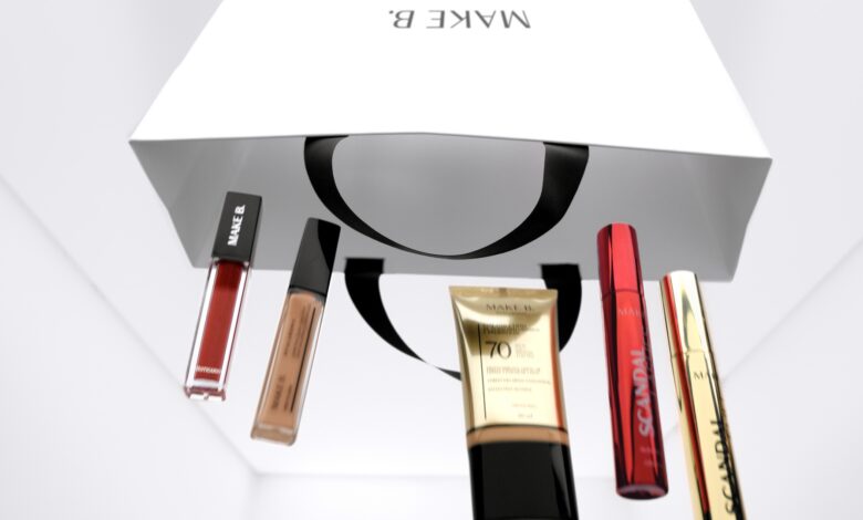 Produtos Make B. do Boticário em campanha de promoção de maquiagem