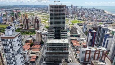 Vista panorâmica do bairro de Manaíra, em João Pessoa, com prédios modernos, comércio consolidado e novos empreendimentos que impulsionam a valorização imobiliária.