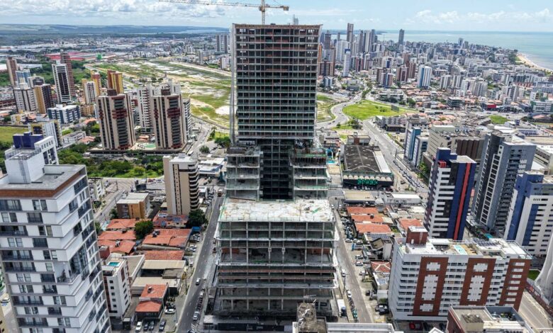Vista panorâmica do bairro de Manaíra, em João Pessoa, com prédios modernos, comércio consolidado e novos empreendimentos que impulsionam a valorização imobiliária.