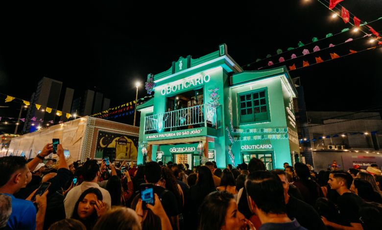 Ativação do O Boticário durante as festas de São João no Nordeste, valorizando a cultura regional e a tradição junina.