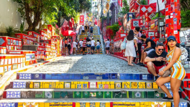 Turistas durante free tour pelo Centro Histórico do Rio de Janeiro e Escadaria Selarón