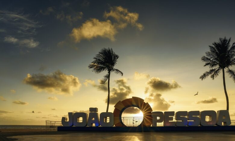 Orla de João Pessoa representa turismo de bem-estar e vida ao ar livre nos 441 anos da cidade