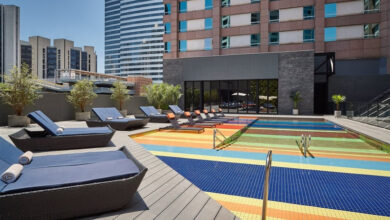 Piscina do Sheraton São Paulo WTC Hotel na região da Berrini